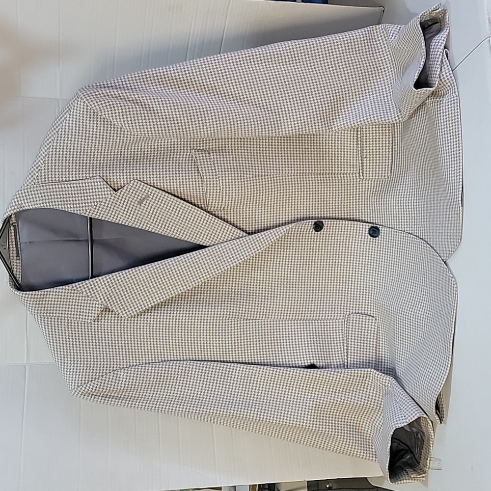 Blazer,sport coat,suit jacket,blueish-gray houndstooth w/navy buttons.